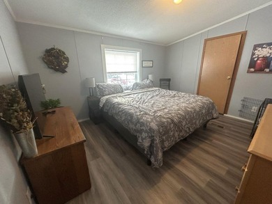 Very well maintained 3-bedroom, 2-bath home set on 5 private - photo 18