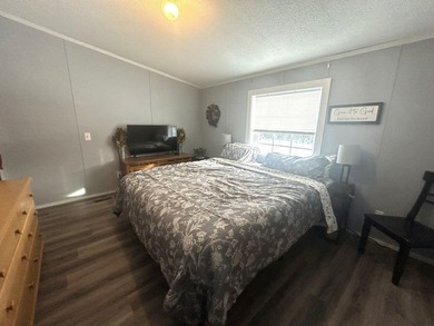 Very well maintained 3-bedroom, 2-bath home set on 5 private - photo 19