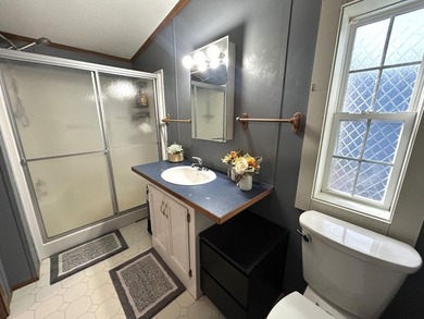 Very well maintained 3-bedroom, 2-bath home set on 5 private - photo 20
