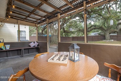 COTTAGE-STYLE, FULLY FURNISHED, MOVE-IN-READY! 3 bedroom, 1 bath - photo 21