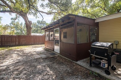 COTTAGE-STYLE, FULLY FURNISHED, MOVE-IN-READY! 3 bedroom, 1 bath - photo 22
