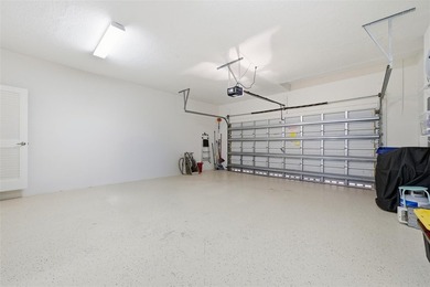 Beautifully upgraded 3 bed/2.5 bath town home w/ 2,265 sqft of - photo 23