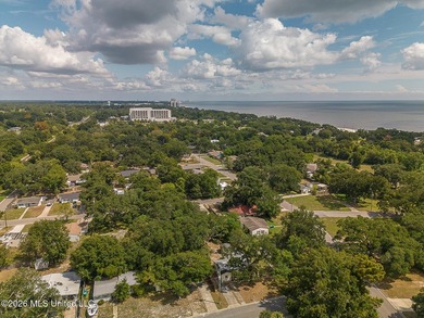 COTTAGE-STYLE, FULLY FURNISHED, MOVE-IN-READY! 3 bedroom, 1 bath - photo 26