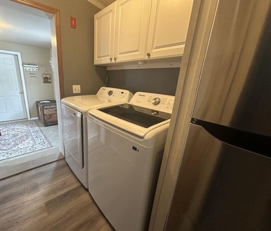 Very well maintained 3-bedroom, 2-bath home set on 5 private - photo 27