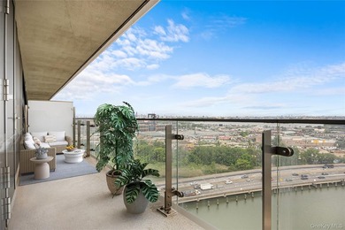 Welcome to Grand One at Sky View Parc. This mint one-bedroom