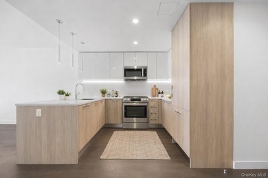 Welcome to Grand One at Sky View Parc. This mint one-bedroom