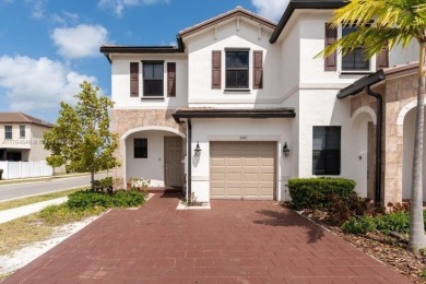 Lake Townhome/Townhouse For Sale in Hialeah, Florida