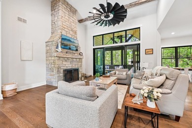 Welcome to this exceptional custom-built home, thoughtfully - photo 10