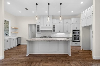 Welcome to refined living in the highly sought-after Arlington - photo 11