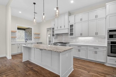 Welcome to refined living in the highly sought-after Arlington - photo 12