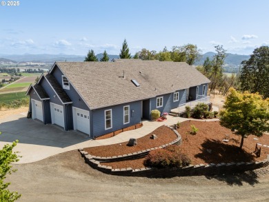 Lake Home For Sale in Roseburg, Oregon
