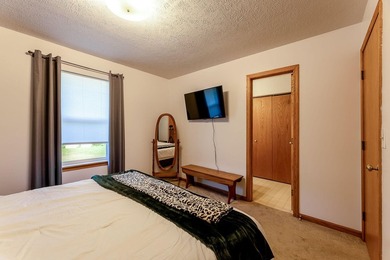 Welcome home to 1702 N Southgate! Move right in to this very - photo 15