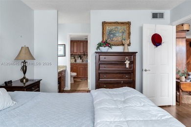 Spacious and rarely available corner unit , 3 bedroom, 2 - photo 22
