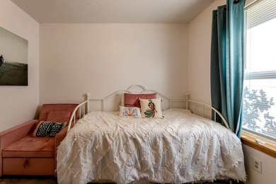 Welcome home to 1702 N Southgate! Move right in to this very - photo 28