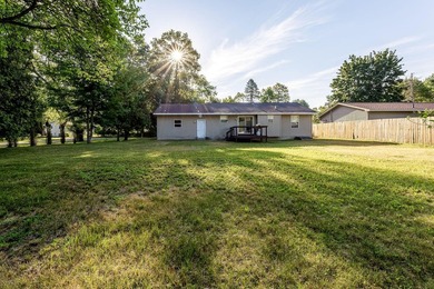 Welcome home to 1702 N Southgate! Move right in to this very - photo 37