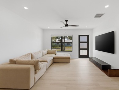 Fully remodeled in 2023, this Jupiter home feels like new - photo 5