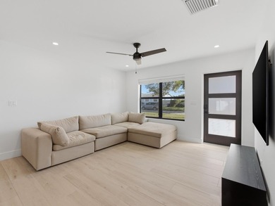 Fully remodeled in 2023, this Jupiter home feels like new - photo 6