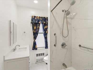 Beautiful Colonial featuring 4 bedrooms and 3 bathrooms - photo 12