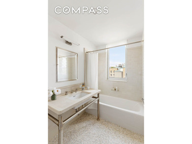 This unique, sun-drenched, triplex penthouse home has 4 bedrooms - photo 15