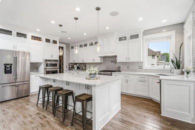 Welcome to an extraordinary luxurious retreat nestled in the - photo 15