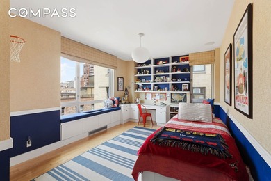 This unique, sun-drenched, triplex penthouse home has 4 bedrooms - photo 17