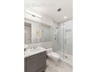 This unique, sun-drenched, triplex penthouse home has 4 bedrooms - photo 19