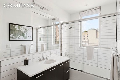This unique, sun-drenched, triplex penthouse home has 4 bedrooms - photo 20