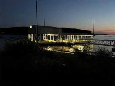 Discover the perfect blend of privacy, nature, and lake living - photo 22