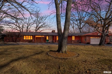 Beautiful mid-century Ranch home on Peoria's iconic Detweiller