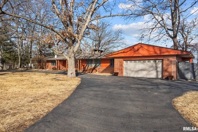 Beautiful mid-century Ranch home on Peoria's iconic Detweiller