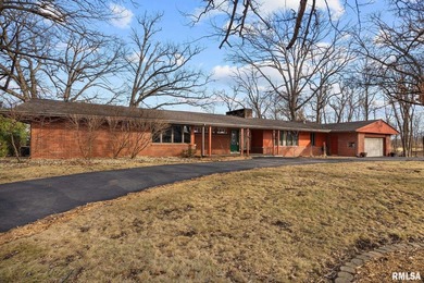 Beautiful mid-century Ranch home on Peoria's iconic Detweiller