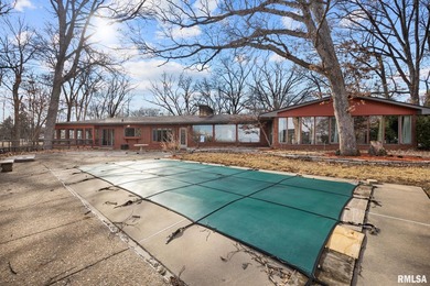 Beautiful mid-century Ranch home on Peoria's iconic Detweiller