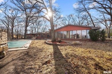 Beautiful mid-century Ranch home on Peoria's iconic Detweiller