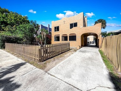FANTASTIC OPPORTUNITY! Spanish Mission style home with Guest - photo 6