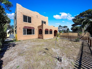 FANTASTIC OPPORTUNITY! Spanish Mission style home with Guest - photo 7