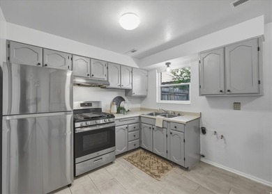 Open House: Saturday, July 18, 11:00 a.m. to 2:00 p.m. Charming - photo 7