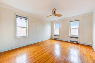 Spacious top floor pre-war 1 bedroom in top location with low - photo 8
