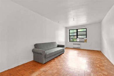 Charming 1-Bedroom Apartment in Prime North Flushing Location; - photo 2
