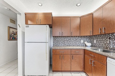 Beautiful first-floor 2-bedroom, 2-bath lakefront condo located - photo 6