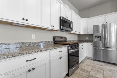 Don't miss this beautifully maintained home in the Savoy Place - photo 12
