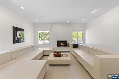 EXPERIENCE REFIND LUXURY & RESORT-LIKE LIVING IN FULLY - photo 12