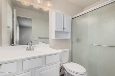 Modern 2 Bedroom + Den, 2 Bath home in Dreamland Villa. This