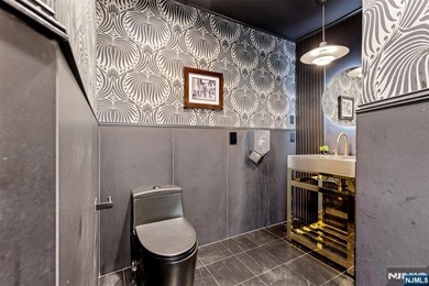 EXPERIENCE REFIND LUXURY & RESORT-LIKE LIVING IN FULLY - photo 14