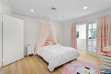 EXPERIENCE REFIND LUXURY & RESORT-LIKE LIVING IN FULLY - photo 16