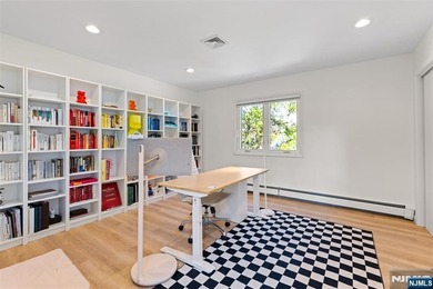 EXPERIENCE REFIND LUXURY & RESORT-LIKE LIVING IN FULLY - photo 17