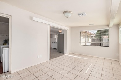 Modern 2 Bedroom + Den, 2 Bath home in Dreamland Villa. This