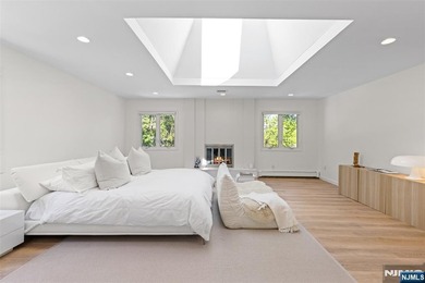 EXPERIENCE REFIND LUXURY & RESORT-LIKE LIVING IN FULLY - photo 19