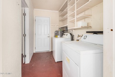 Modern 2 Bedroom + Den, 2 Bath home in Dreamland Villa. This