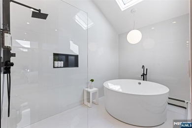 EXPERIENCE REFIND LUXURY & RESORT-LIKE LIVING IN FULLY - photo 22