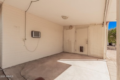 Modern 2 Bedroom + Den, 2 Bath home in Dreamland Villa. This